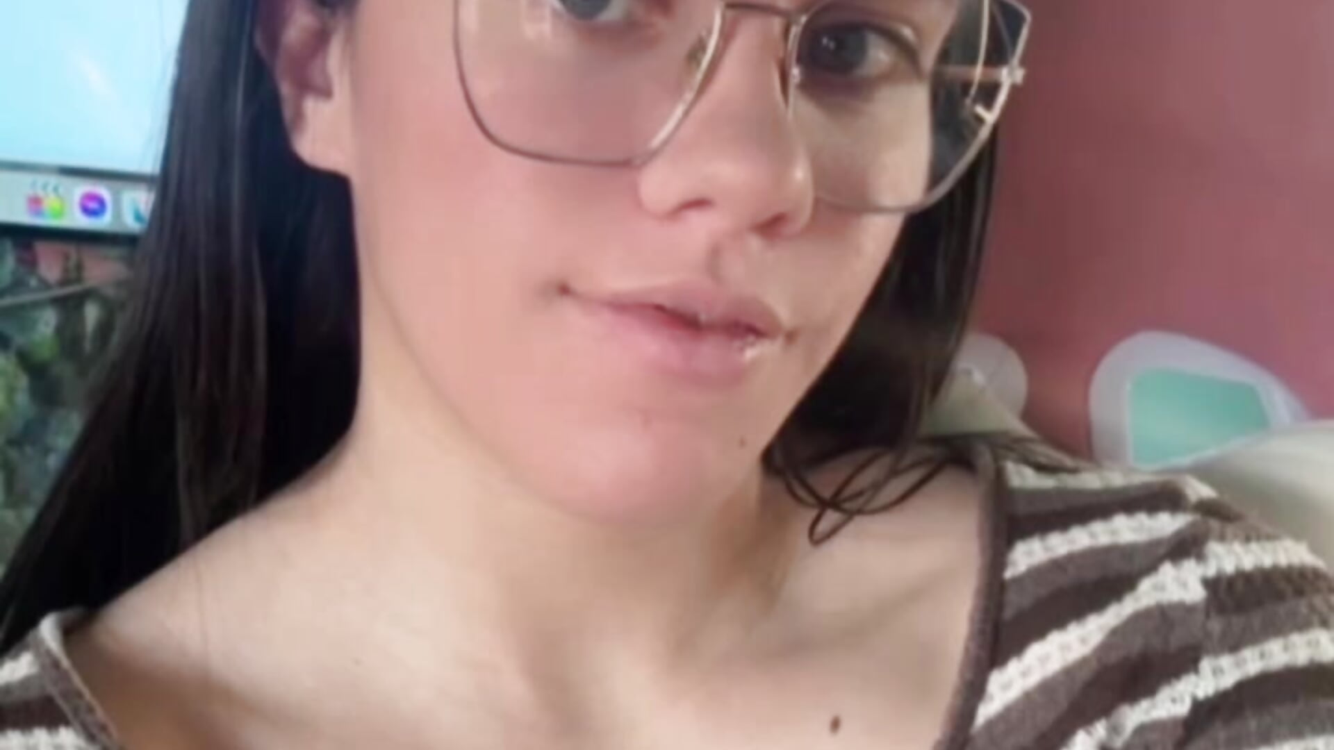 I change colors lik a chameleon. - video by Nikki_Torres cam model