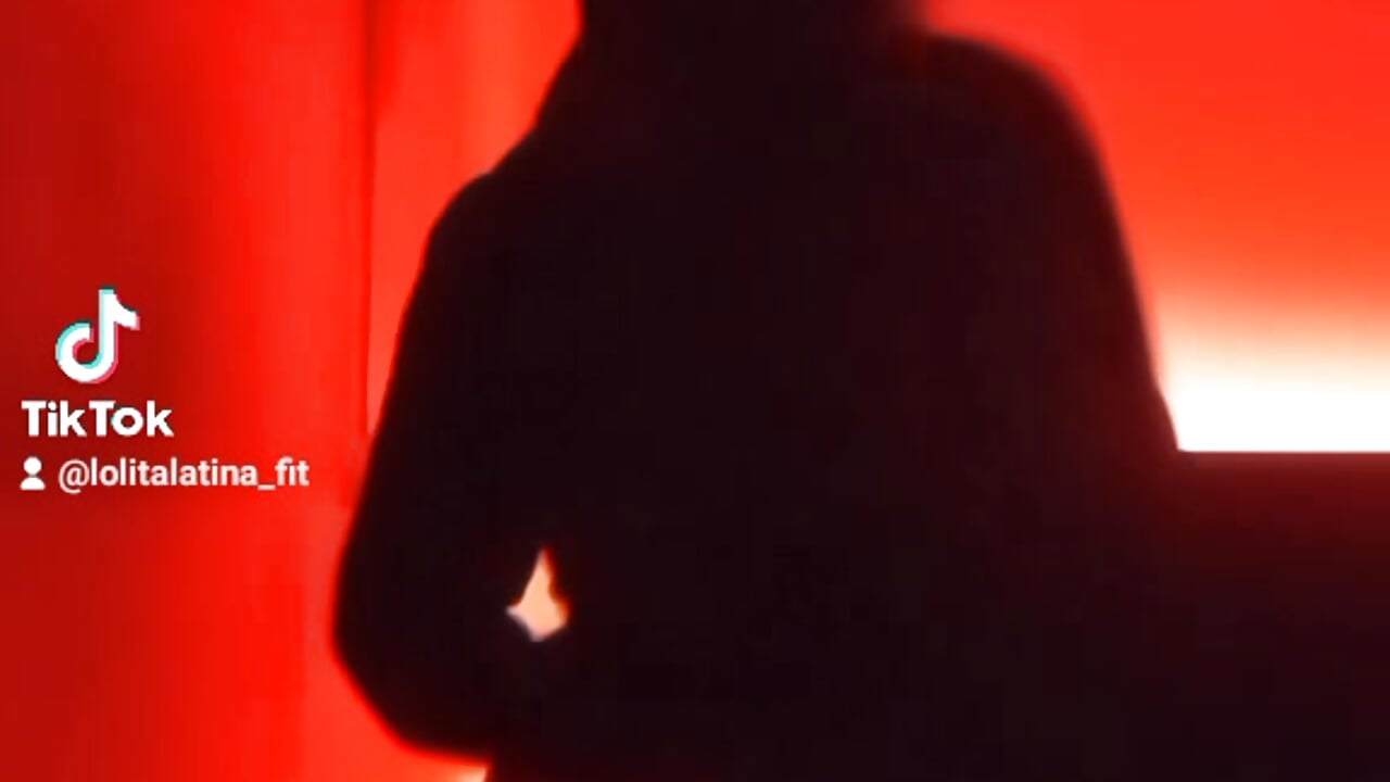 2021-09-11-185016071 - clip cu Latin_summer model videochat