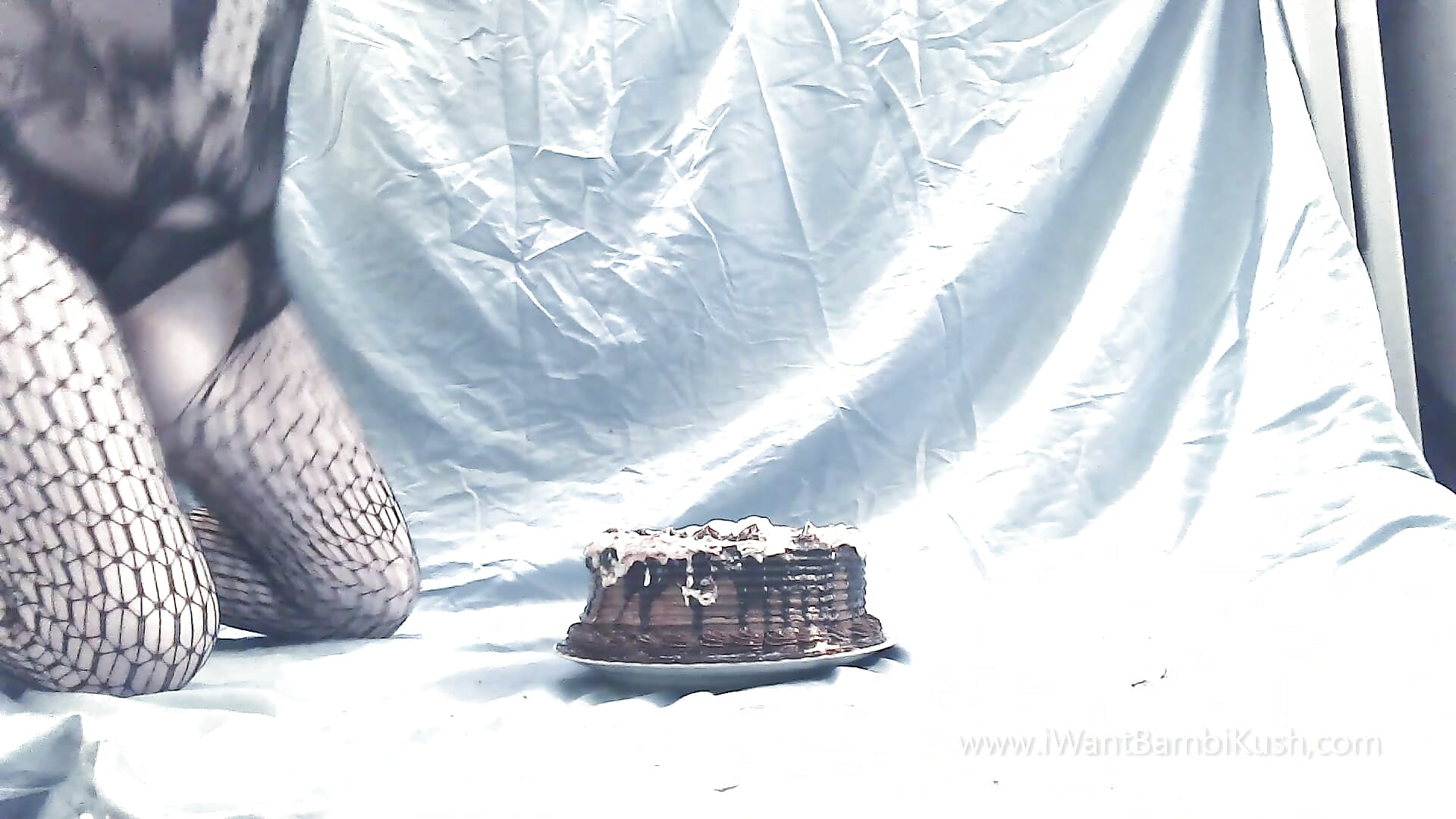 Cake CRUSHED by Stripper Heels - video by Bambi_Kush cam model