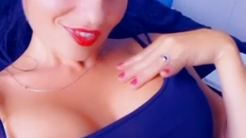 Humm je commence à me caresser doucement－カメラキャストのmiss-adixiaの動画