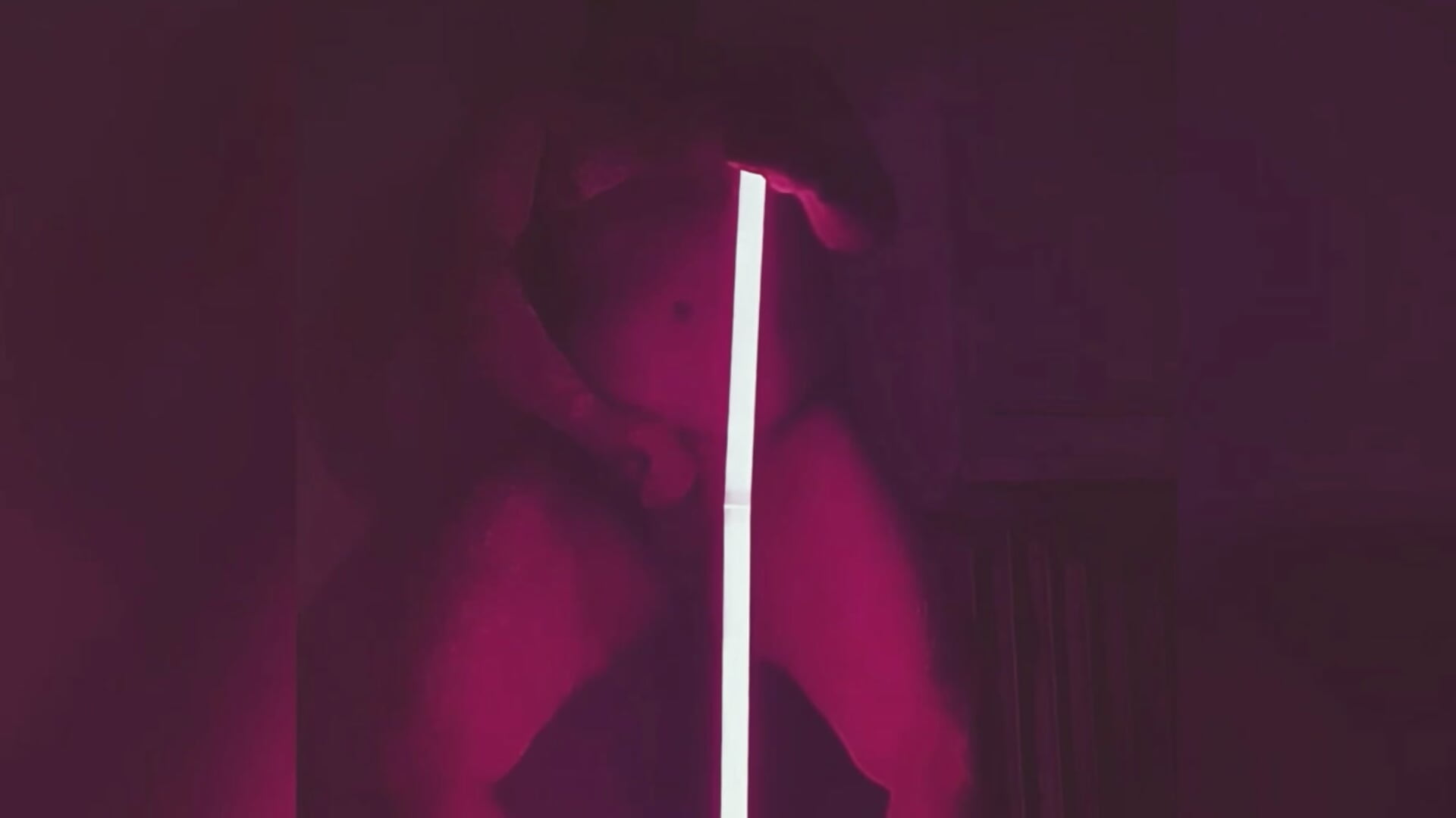 Striptease with neon - video av Czechyoungboy cam model