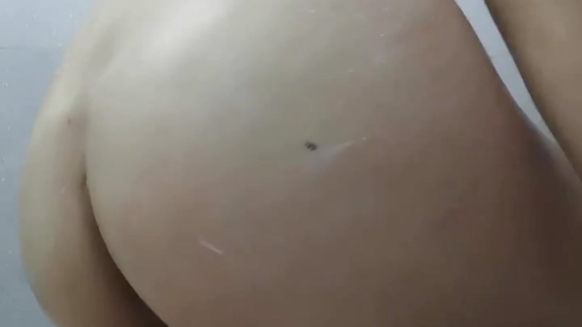 Spank in the shower - video by vaneelee cam model