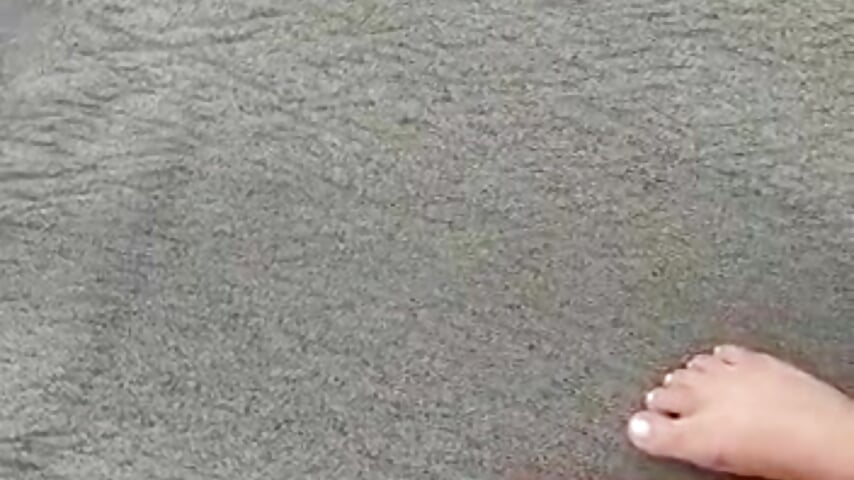 feet in beach - video by Inndrahot cam model