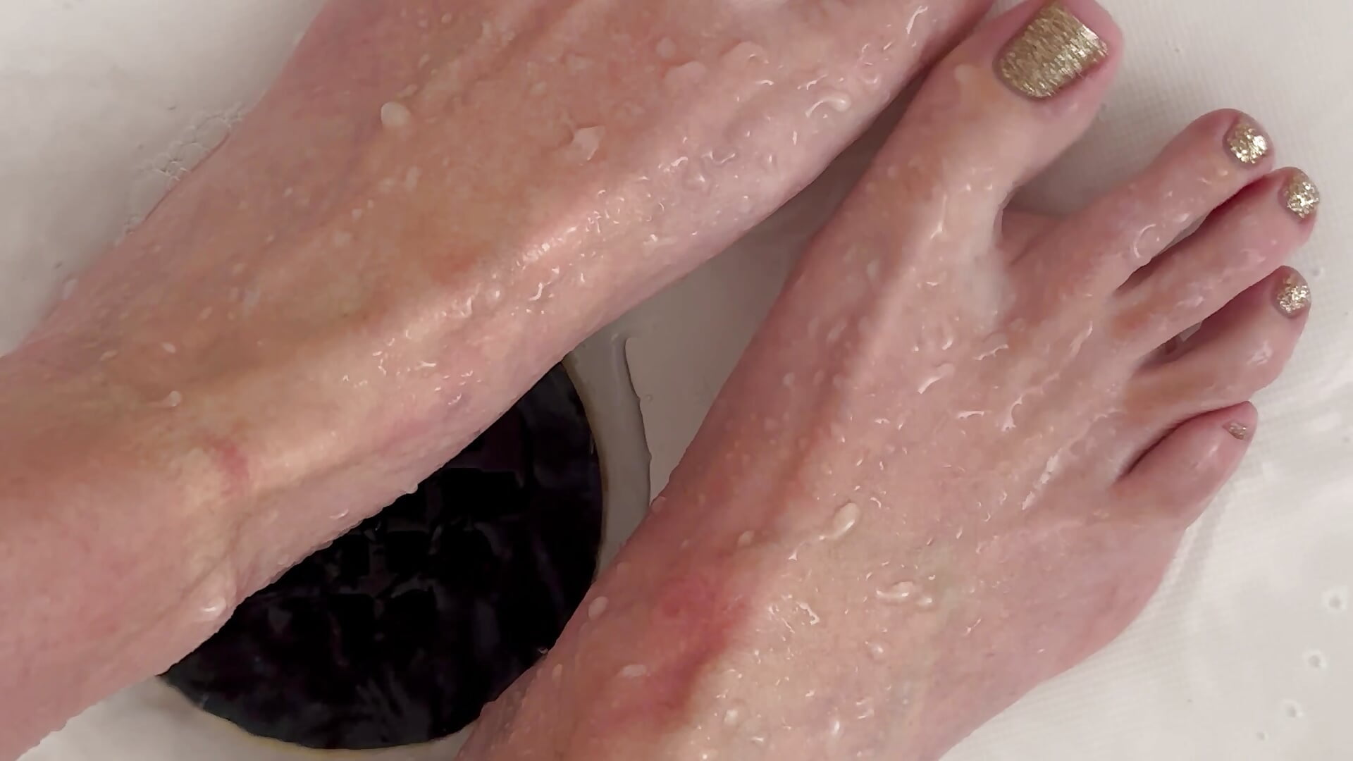 Feet in the shower - video by xxyourgirlblair cam model