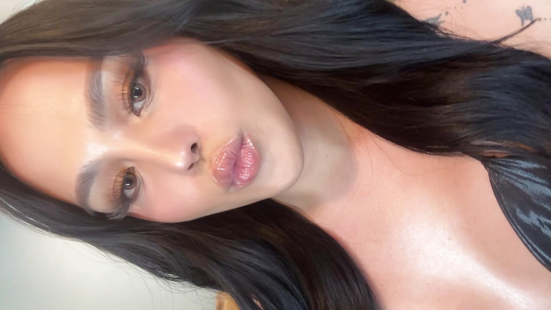 LOOK AT ME💋 - video by xxMADAMExx cam model