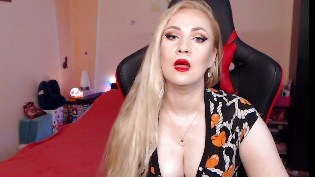 Serving Miss Lexy - Task 2 - video by MissLexyGold cam model