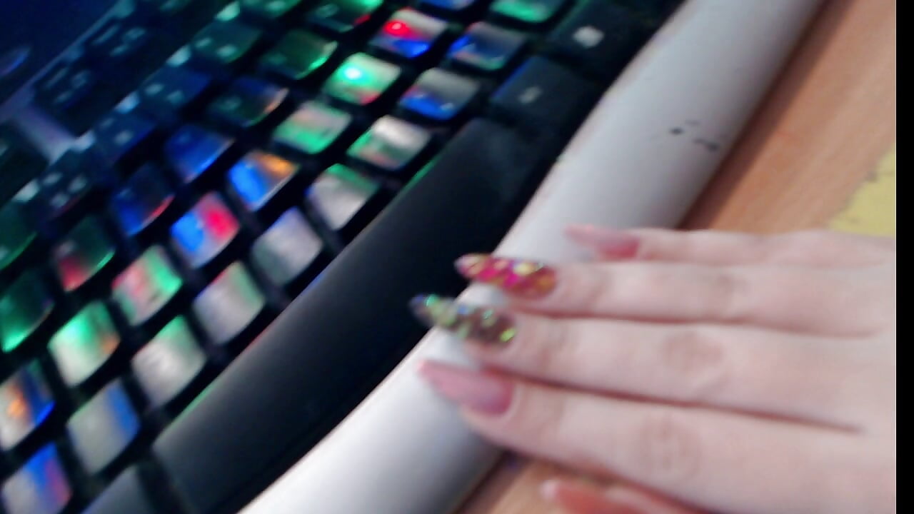 ASMR nail tapping - video by MissLexyGold cam model