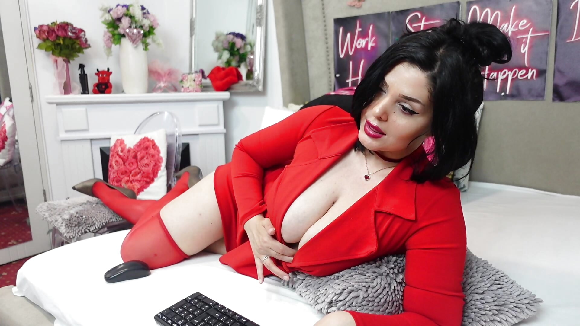 ⦁	Walking around  and looking for Troubles !😁 - video van LexyRene cam-model