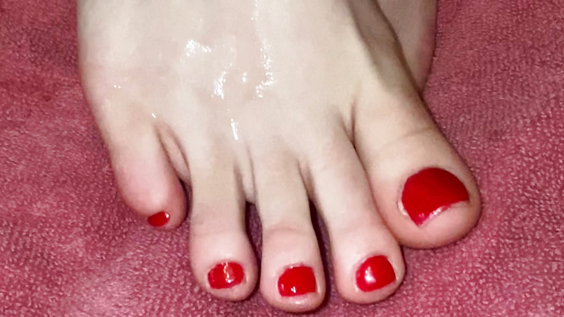 Feet with oil - video by ValeriiAnn cam model