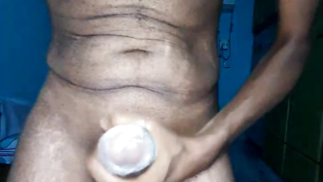 Cum show with condom