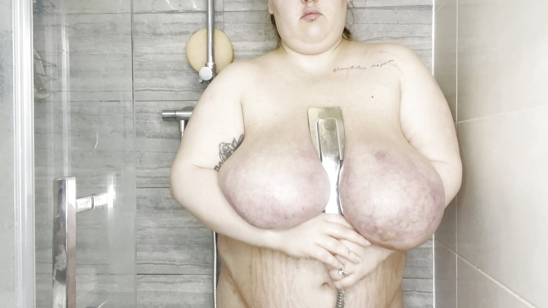 Wet tits in shower 4K quality - βίντεο μοντέλου _MaryGirl_