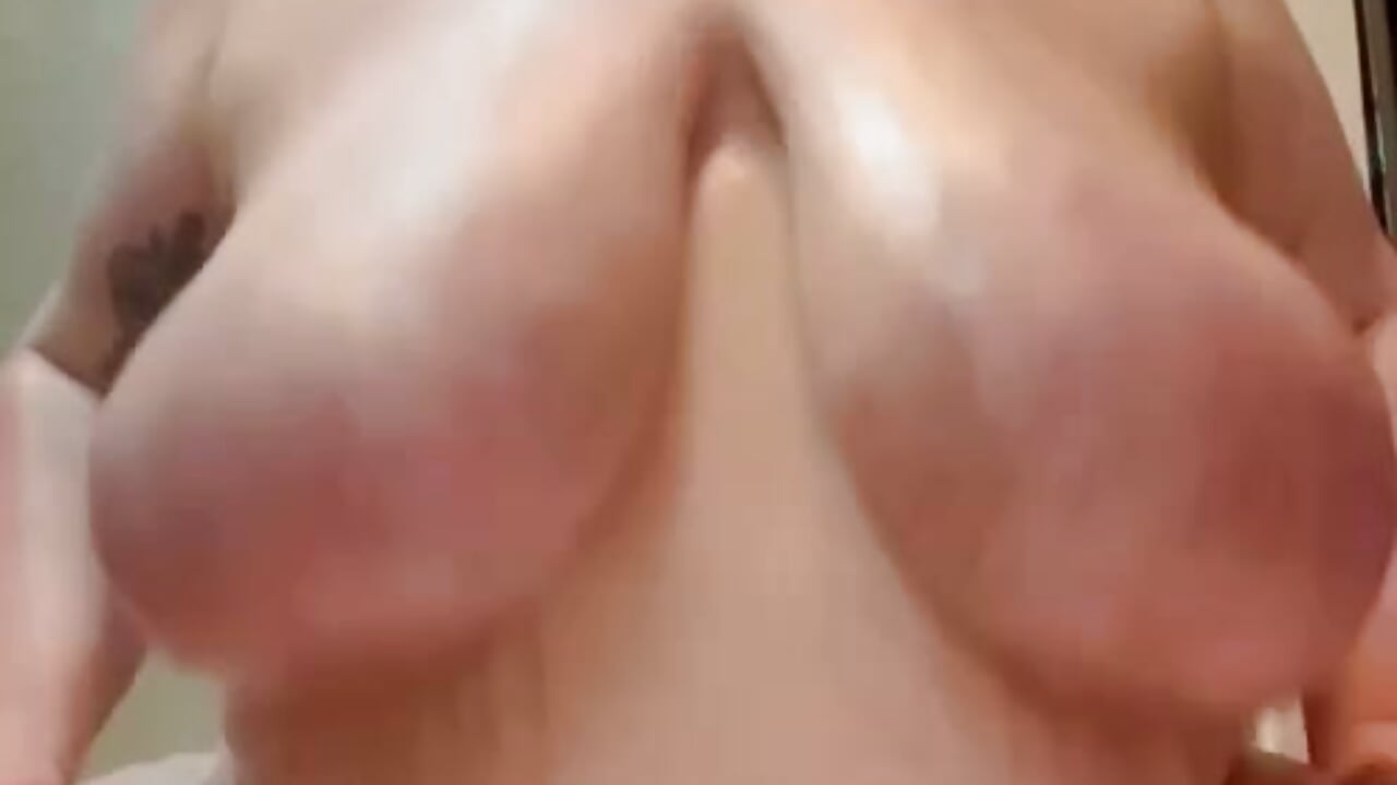 Oiled tits while ride dildo, face to camera - βίντεο μοντέλου _MaryGirl_