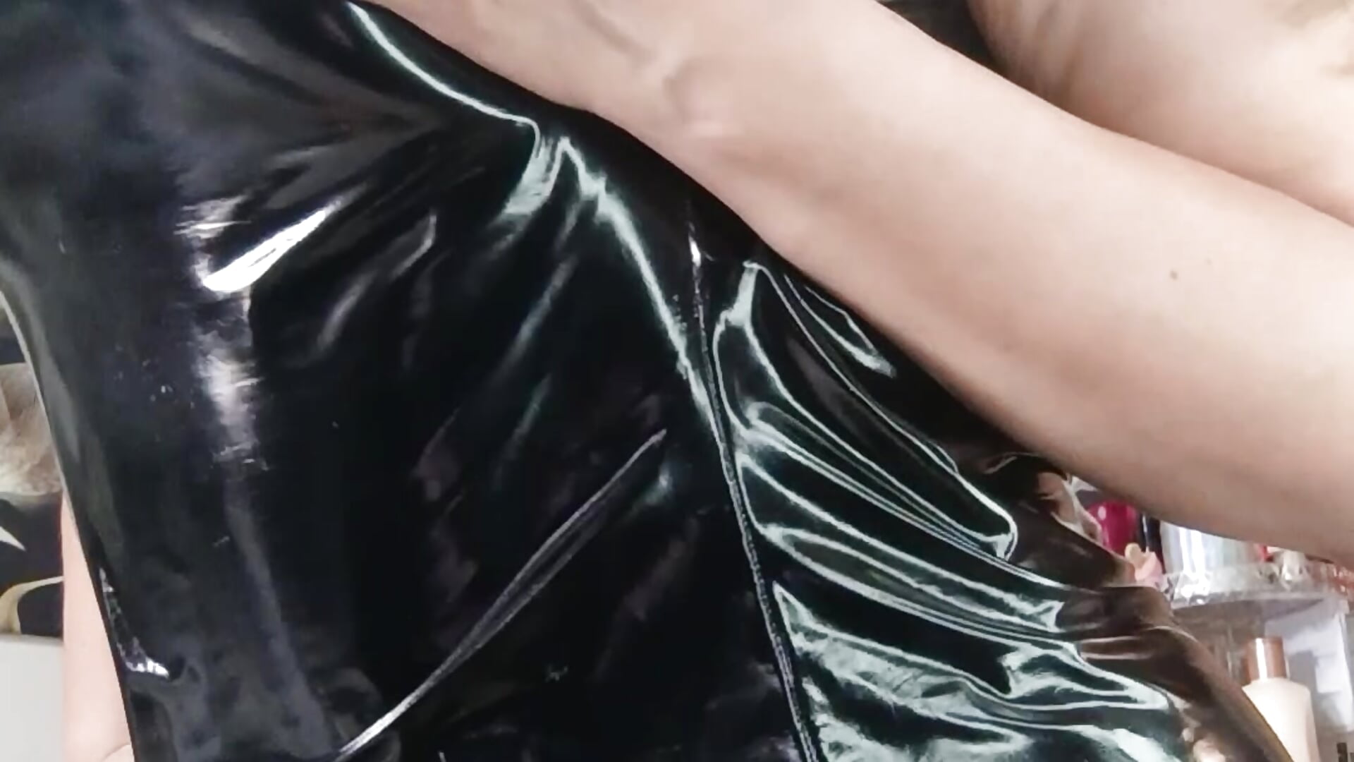 Leather or skin? - فيديو من CristalRays موديل الكام