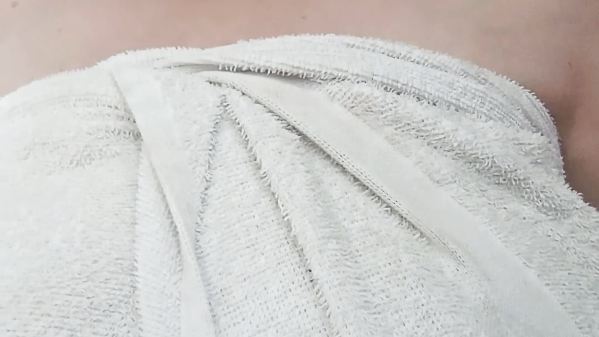 Come smell the perfume of my tits - فيديو من CristalRays موديل الكام