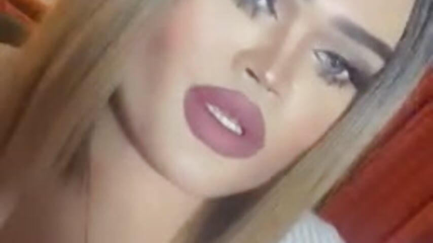 Squeezing my titty here babe!! - Video von BelindaLove Cam-Model