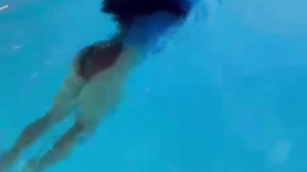 pool time👙🩱💦🫦🏊‍♀️ - video di LillyCandy modella di cam