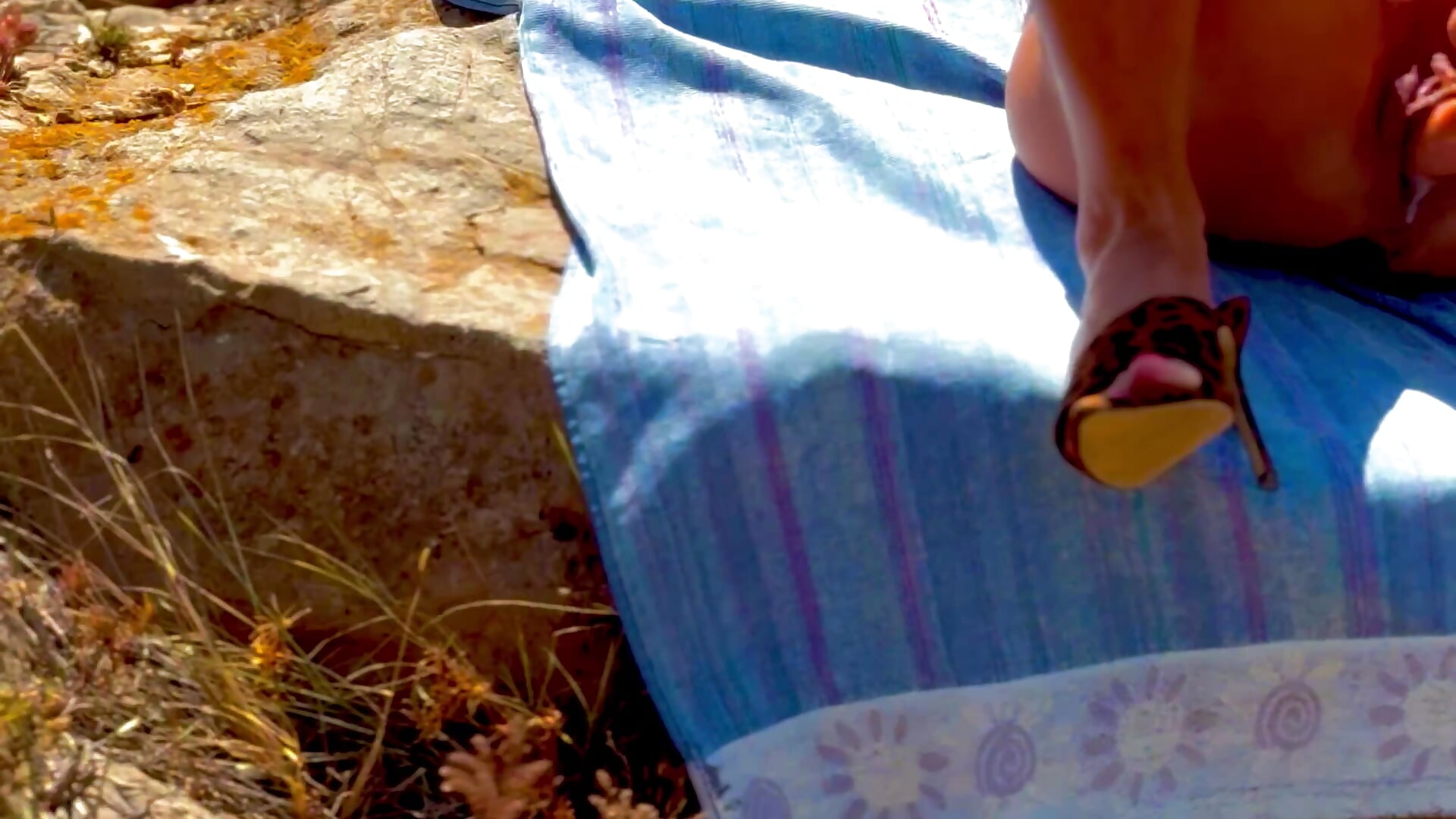 Jouir 3 fois par jour … un minimum vital ! - video di clarastrip modella di cam