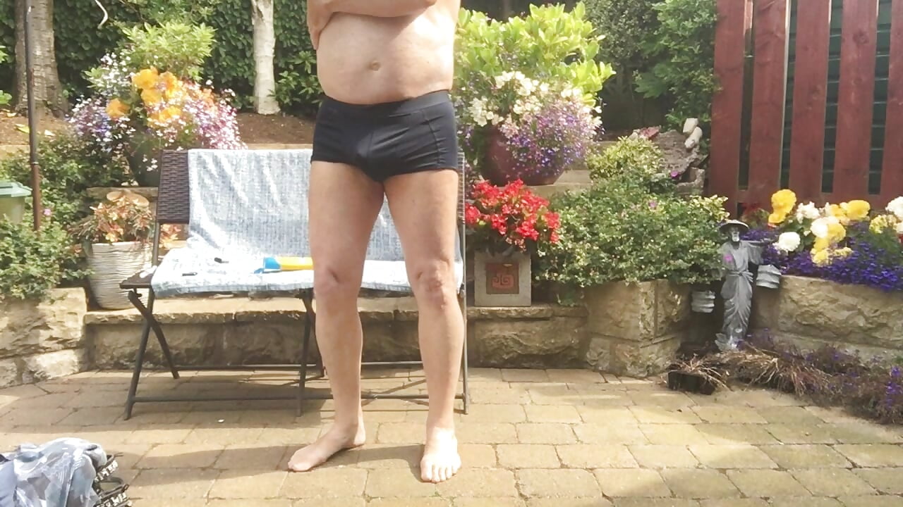 sun bathing, oil and dildo - video od modelky/modela pedrey1