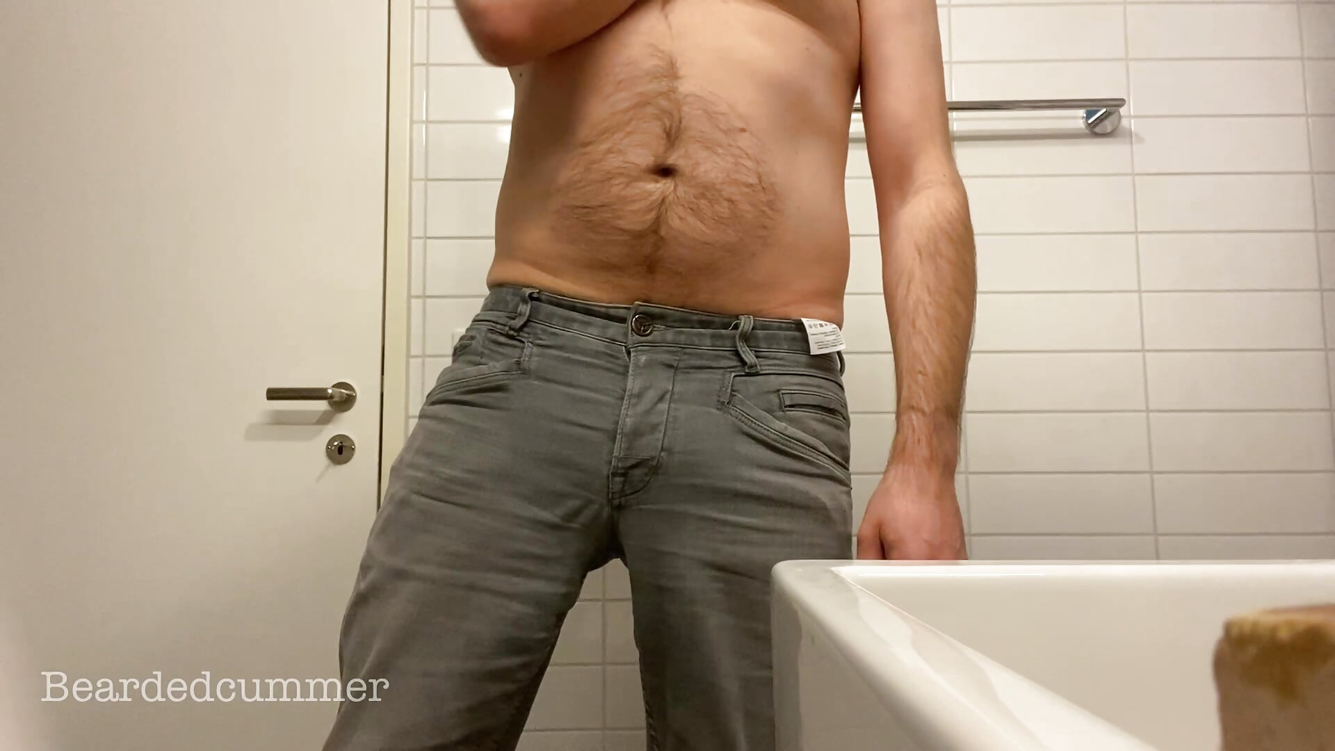 Showing off my hairy body for you guys – video af Beardedcummer