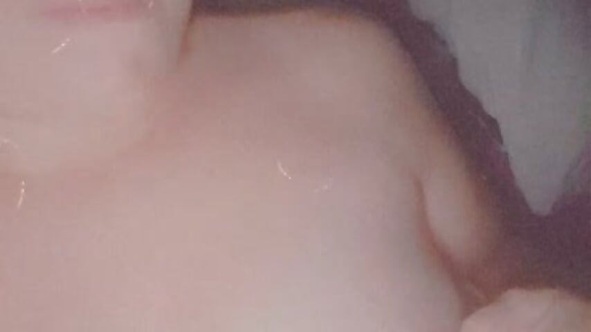 Playing boobs - clip cu Naughtymilf7 model videochat