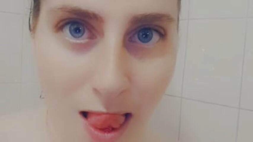 bite your lipe - clip cu Naughtymilf7 model videochat