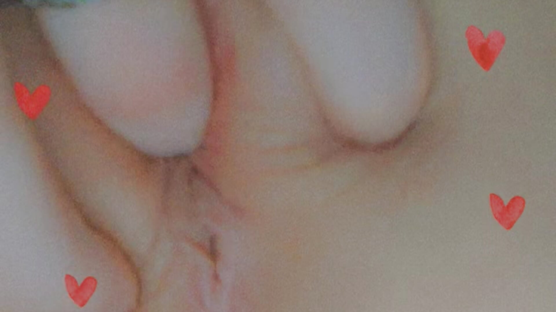 My lovely little pussy – video od webkamerové modelky Fr3cklesLovesDick