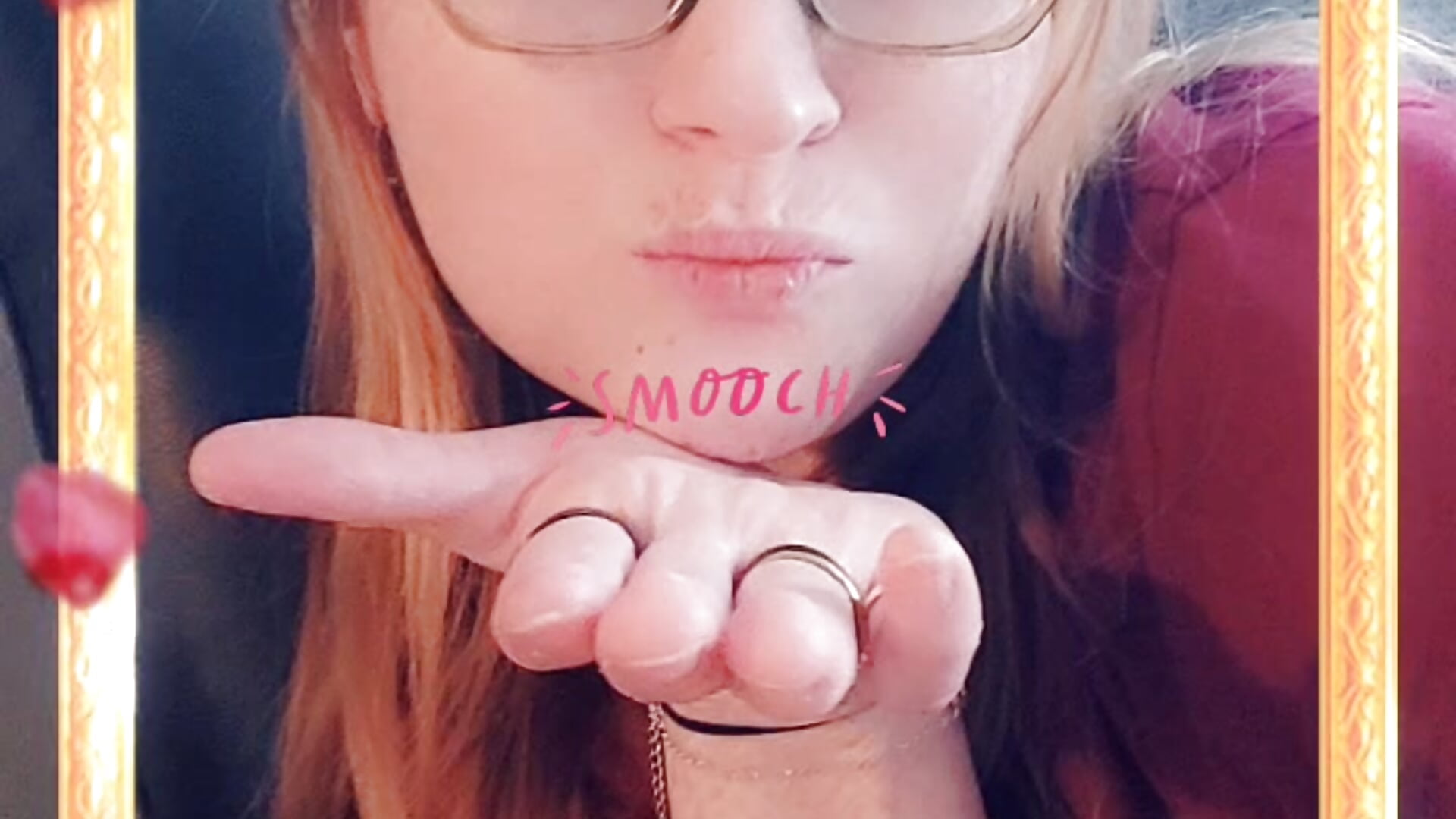 Kisses! – video od webkamerové modelky Fr3cklesLovesDick