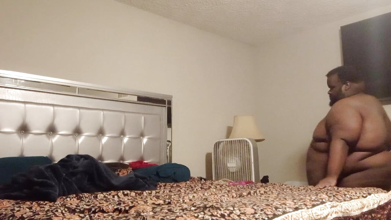 I Nakedly Sticked Purple Vibrator in my Booty Hole on Bed in Bedroom - ChristinaChristy 캠 모델의 동영상