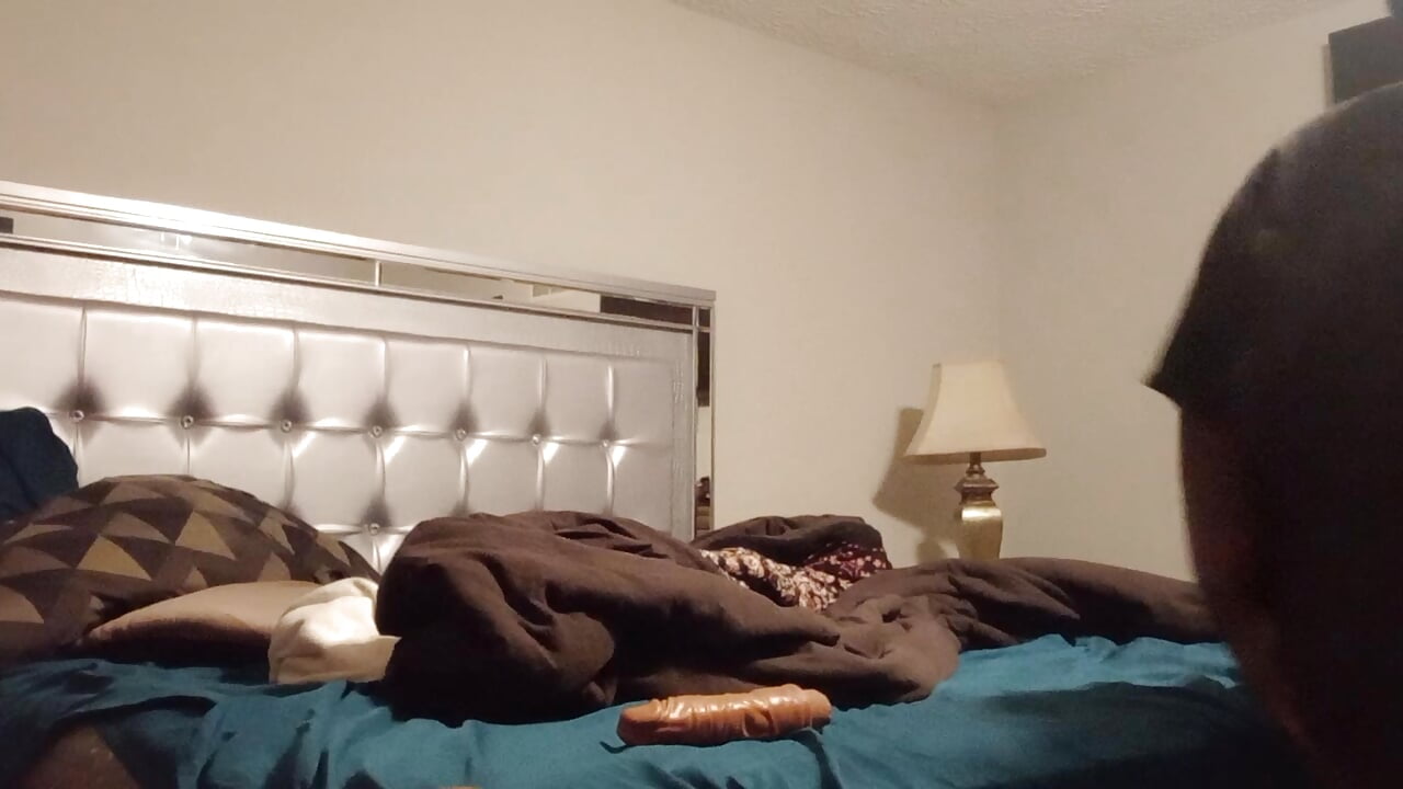 POV: Coast is Clear to Suck a Dildo - ChristinaChristy 캠 모델의 동영상