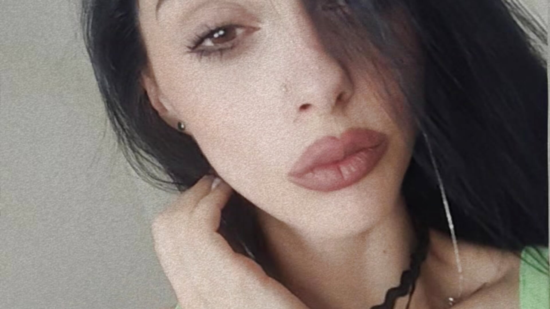 Sexy me green top black hair - jessystarr adlı kamera modelinin videosu