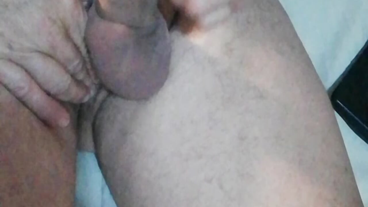 Vi piace il mio cappellone? - video by clistezzz_UNO cam model