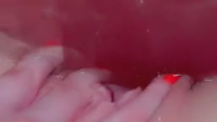 Pussy in water - MyLoveEllen adlı kamera modelinin videosu