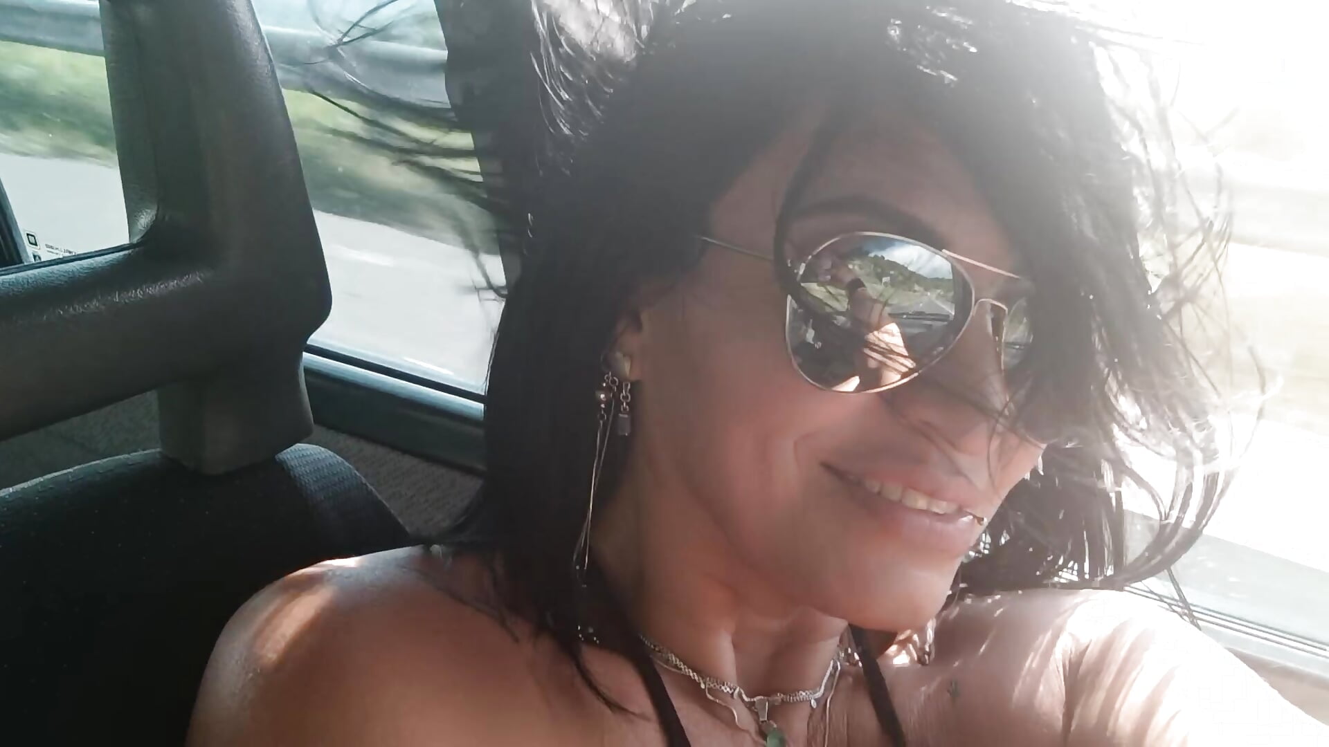 Un poco de despeluque - video by zullyxhot cam model