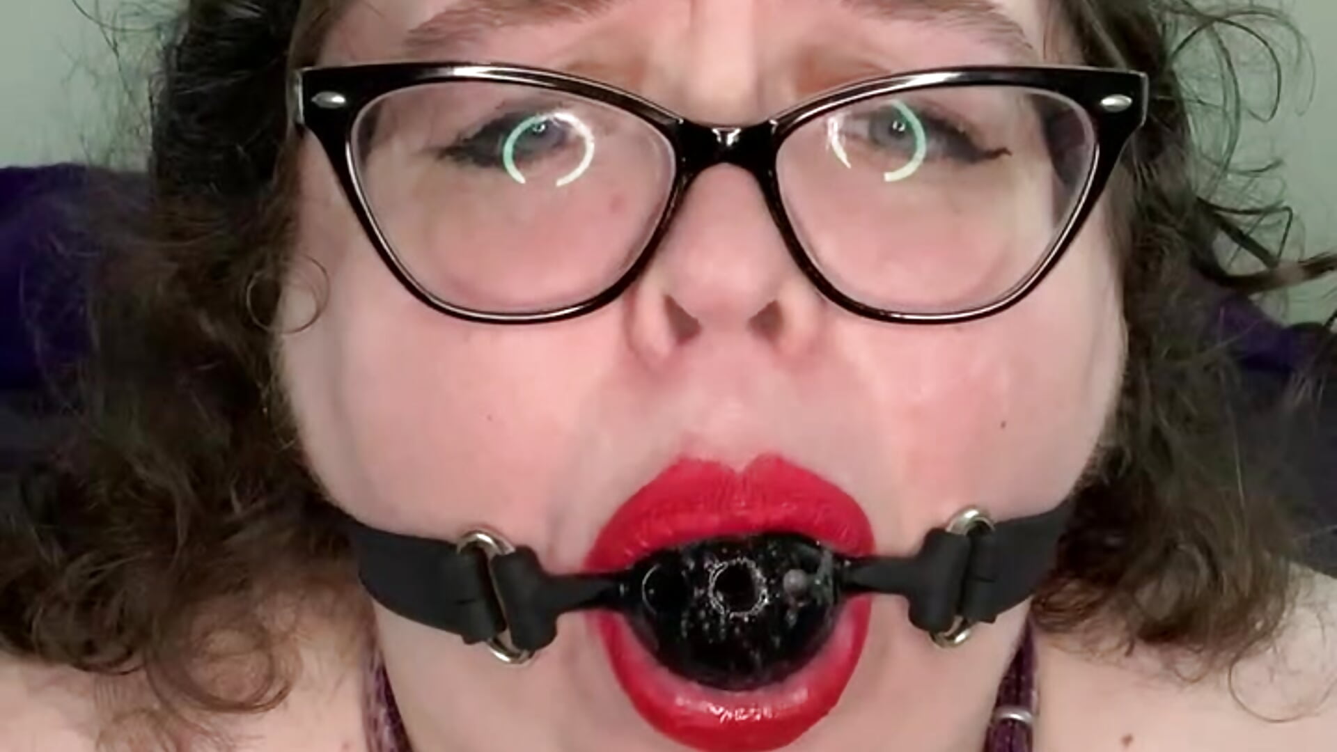 Ball gag drool - video by BBWAppleTarts cam model