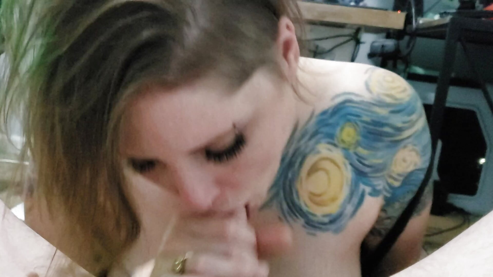 Watch me suck and swallow - video by royallylit cam model