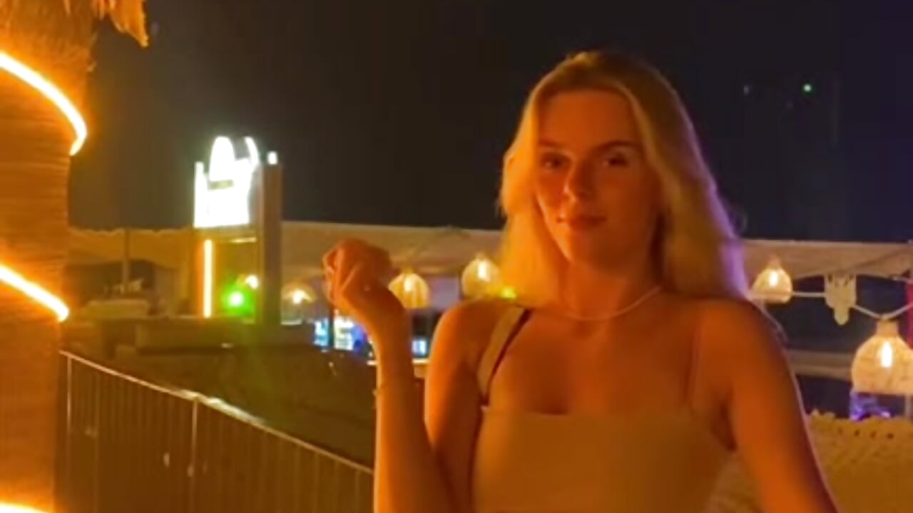 meeow – video od webkamerové modelky CharliSweet