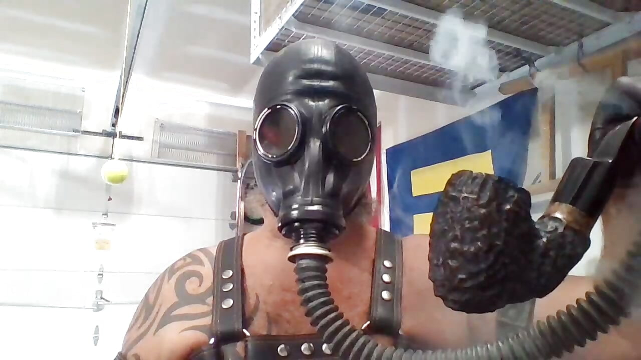 Smoke n gas mask - video by FLdbear cam model