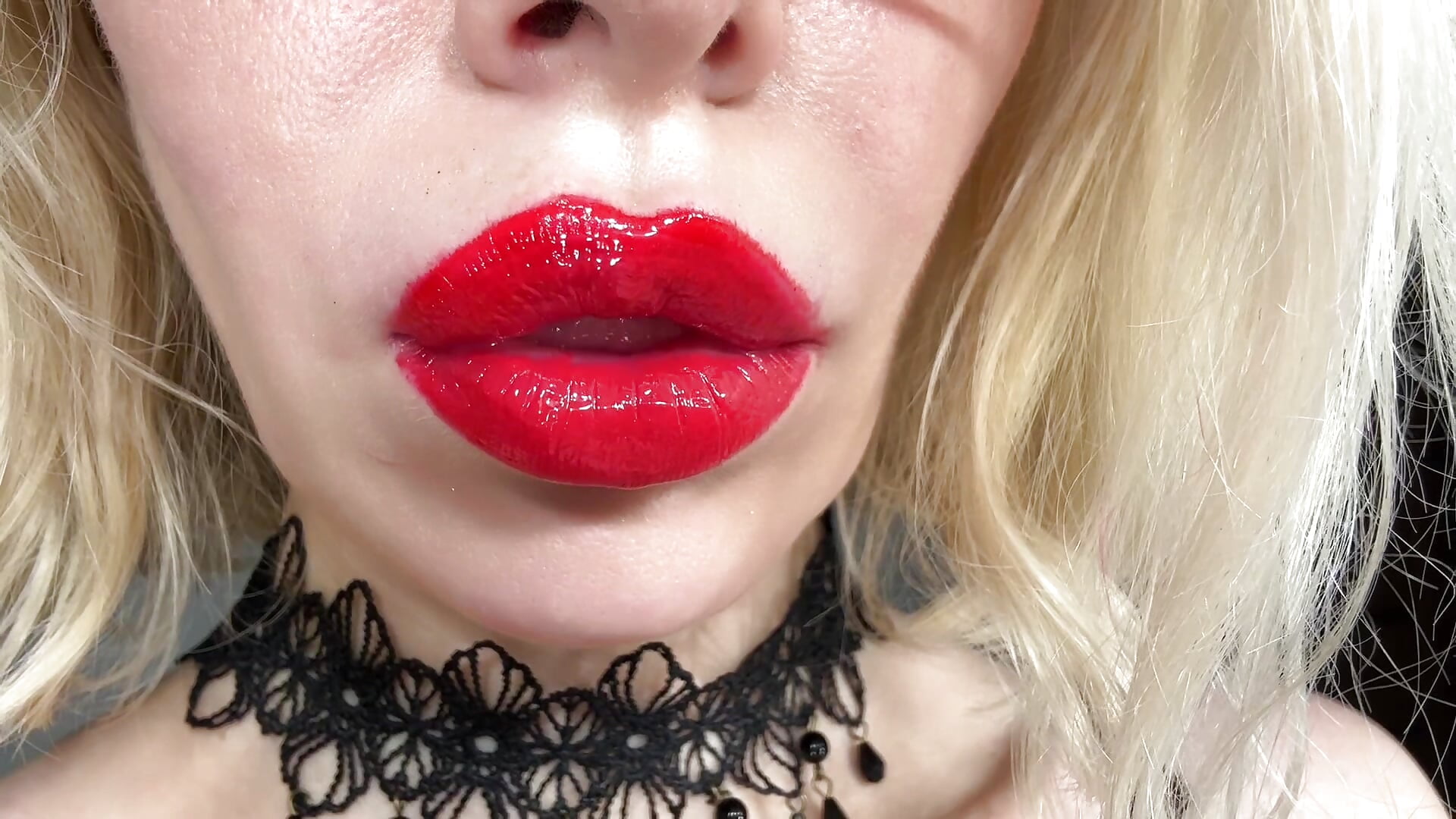 Worship my red lips and lost yourself