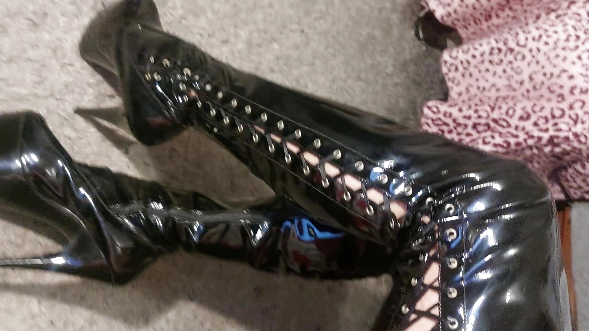 Boots - video by sashasweethot cam model
