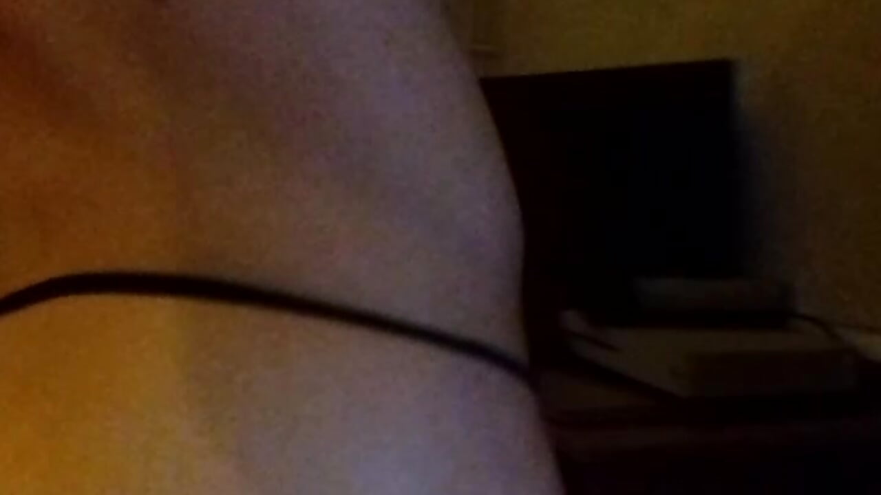 Moi en string - video by Myckeul cam model