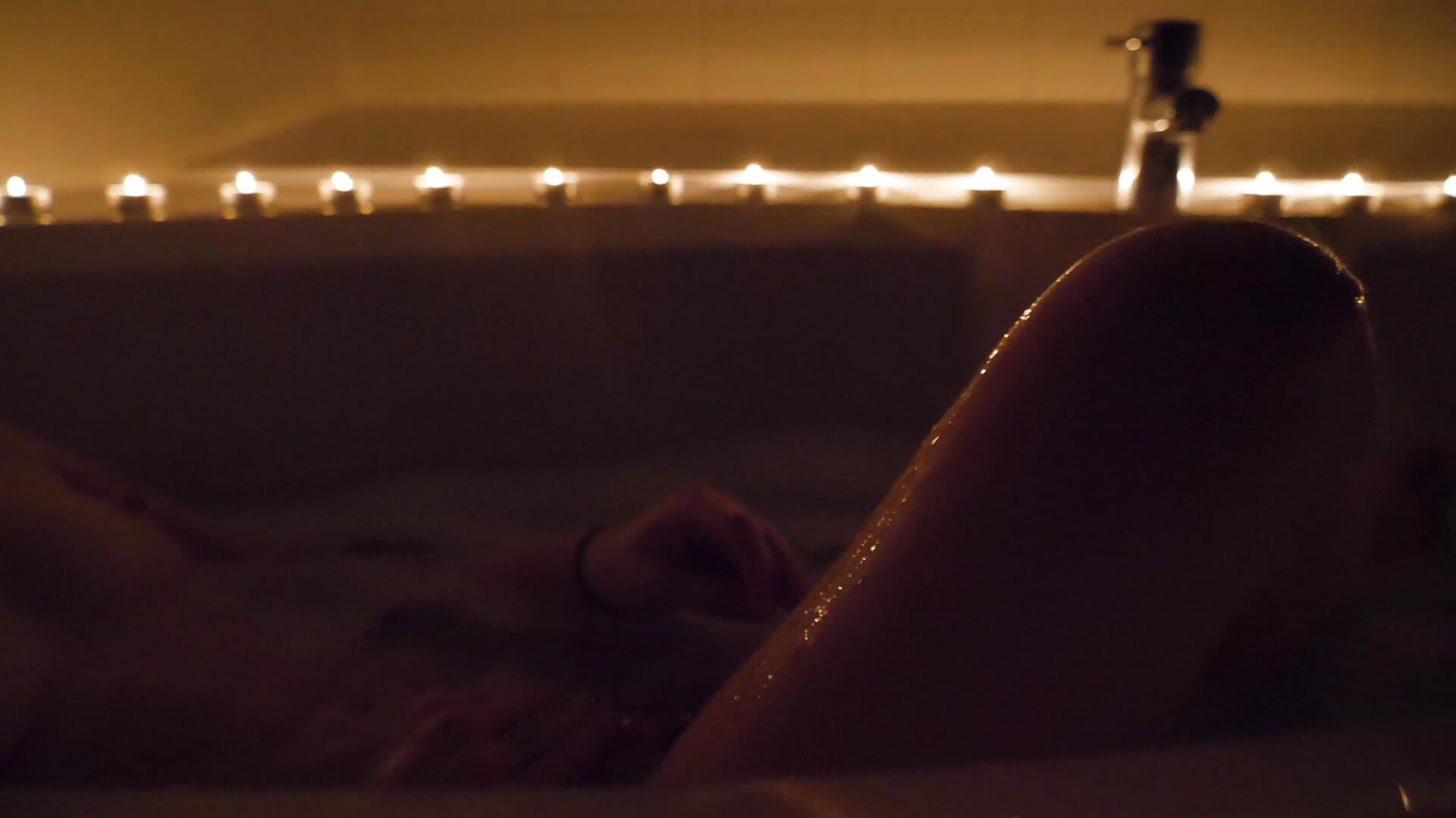 Come join me in the bath? - video by daintiestdevil cam model