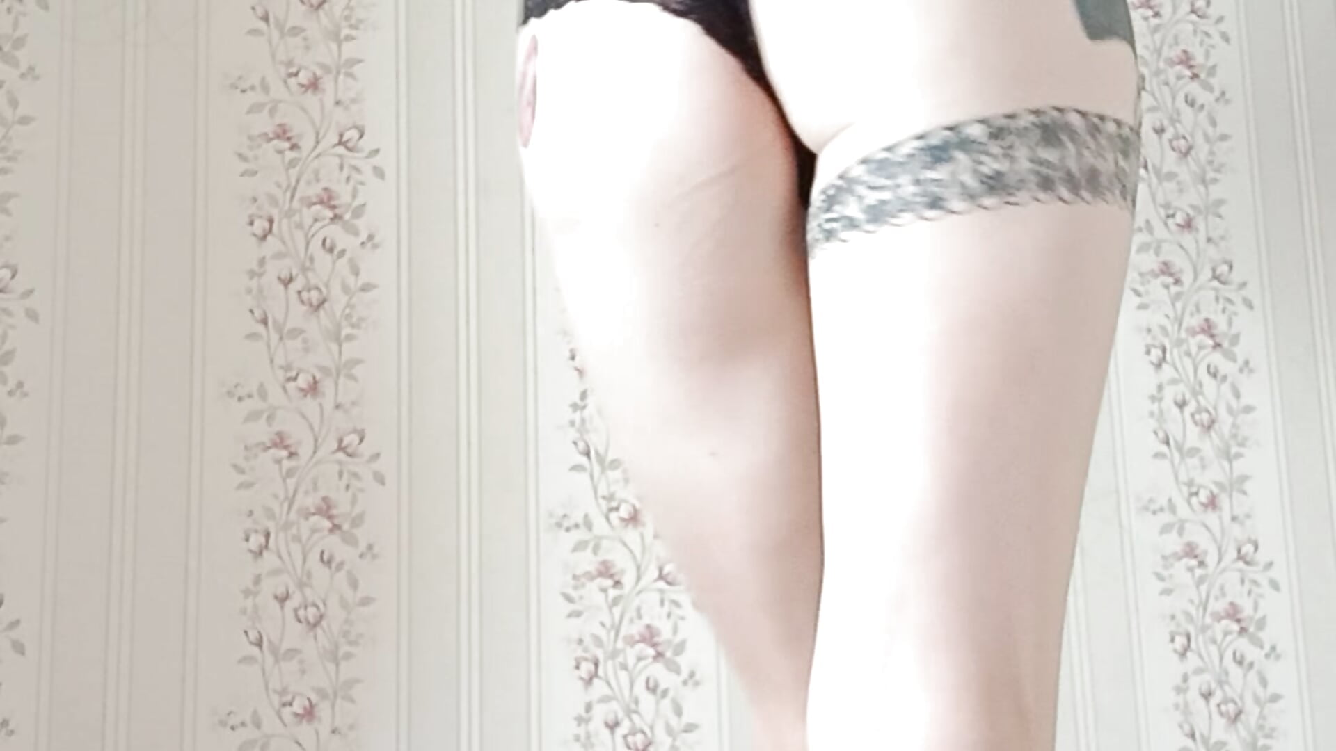 To the feet of a slave, to my pussy and legs! Fast! - mimimi28 캠 모델의 동영상