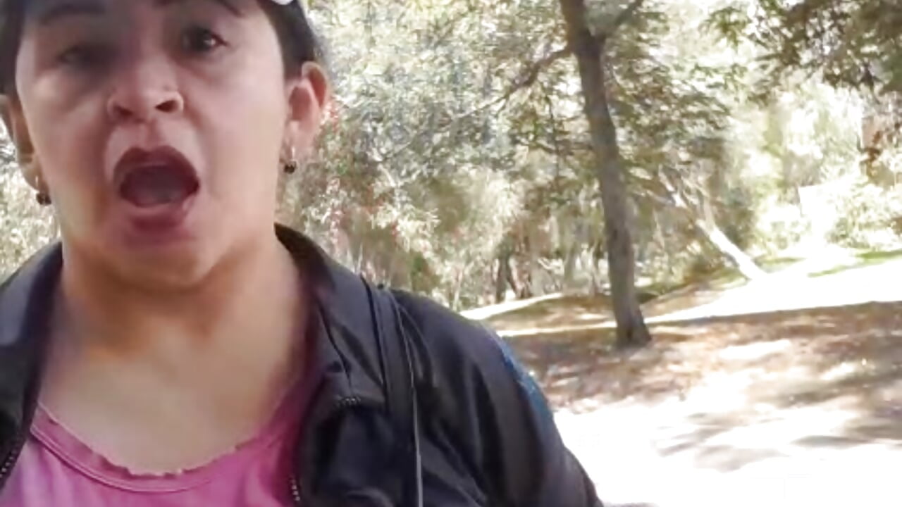 show tits in park
