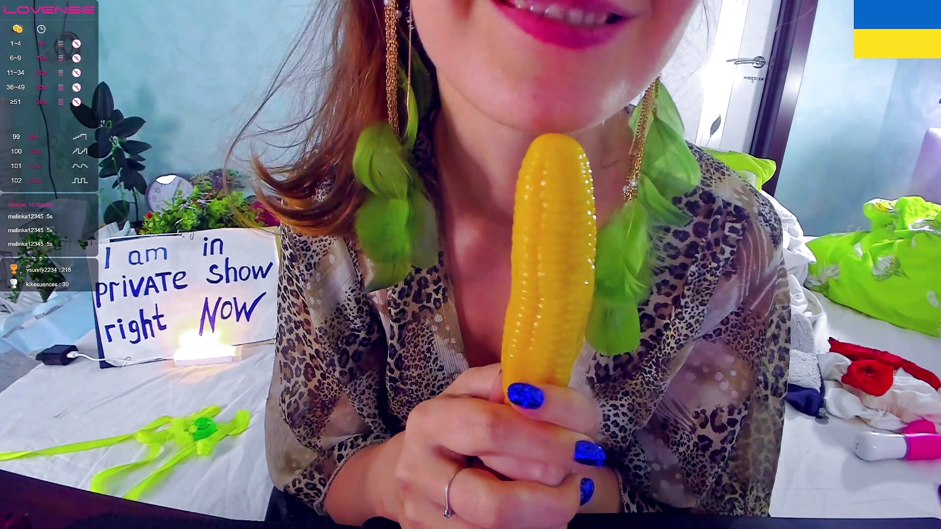 suck corn in leopard outfits ) - video by IamYourNarcotic cam model