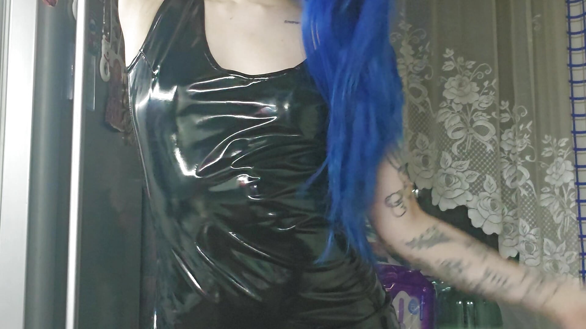 sound  Latex on me - video oleh Aurora__cute kamera model