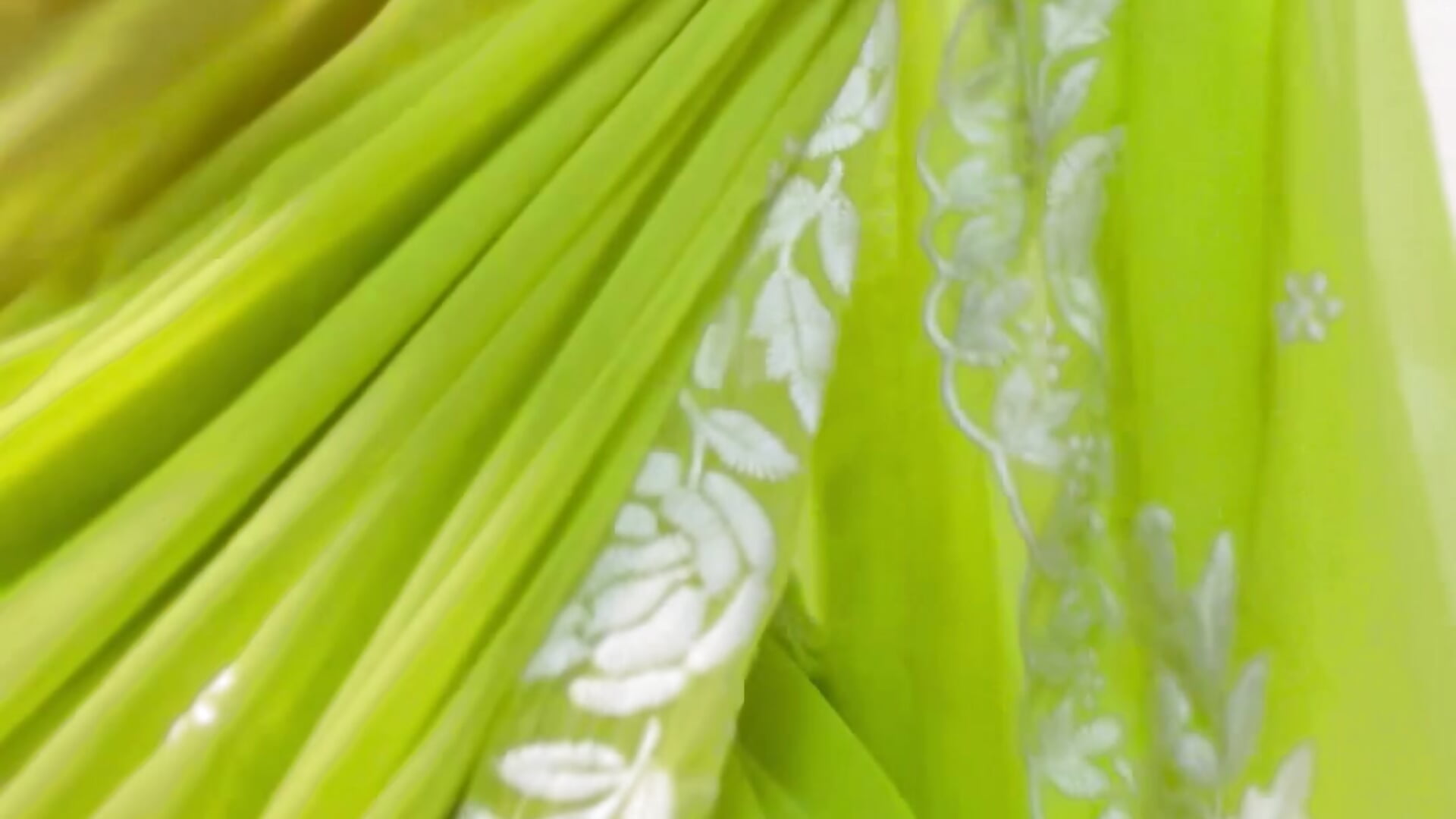 9 yards of elegance! - video by Prachi_cam cam model