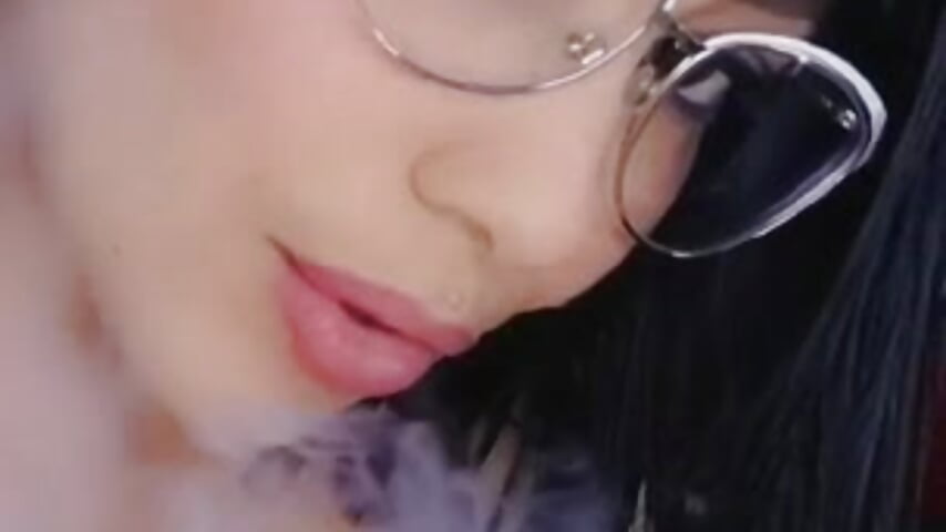 smoke horny－カメラキャストのJuliRamirezの動画