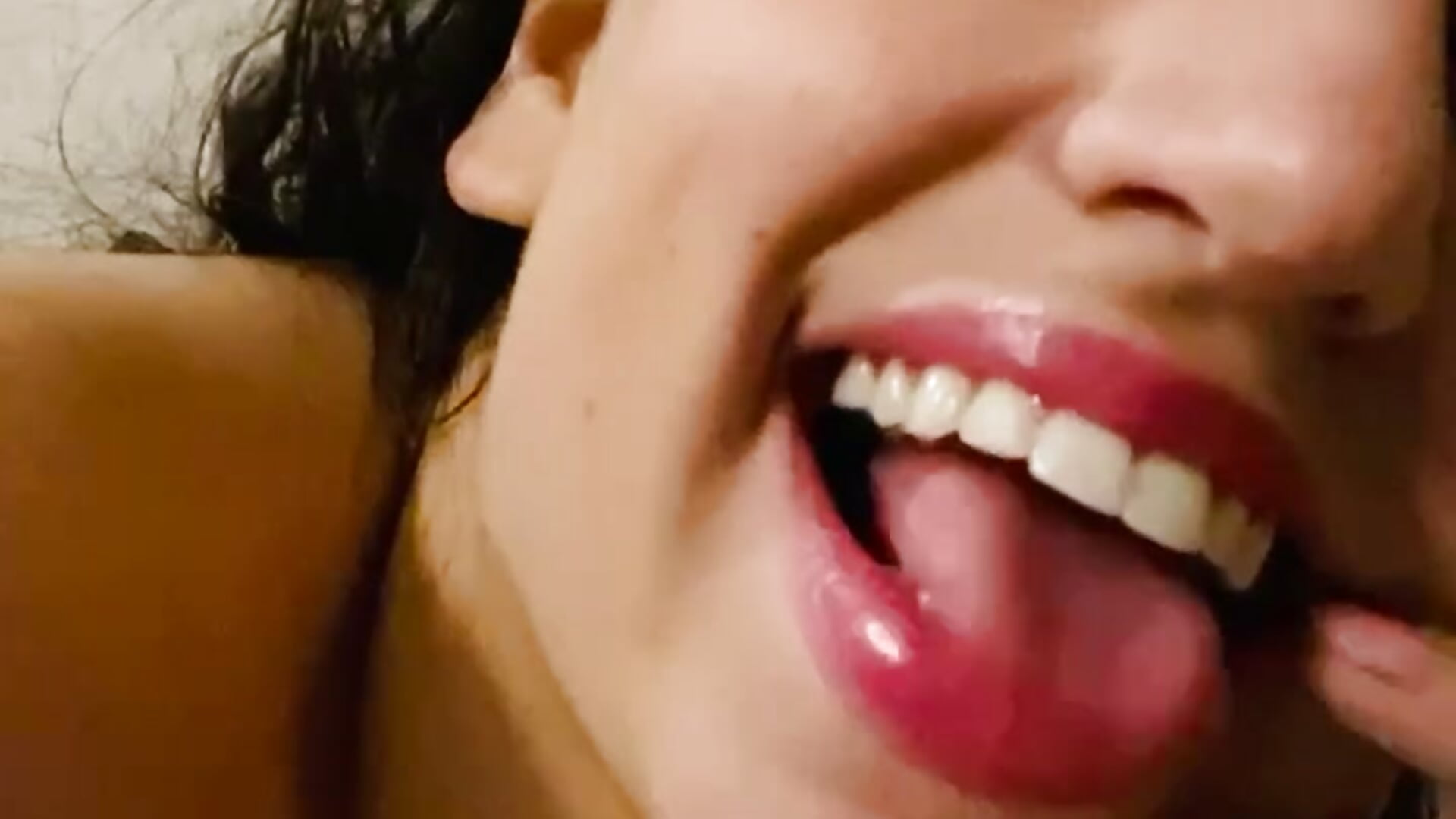 My lovely tongue - video by miamellycious cam model