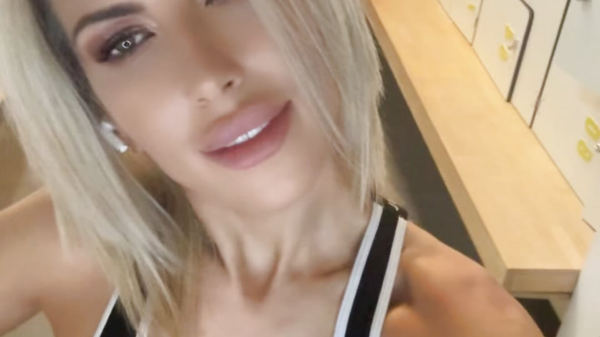 Can u handle me? 🔞 - video by AlizzzStorm cam model