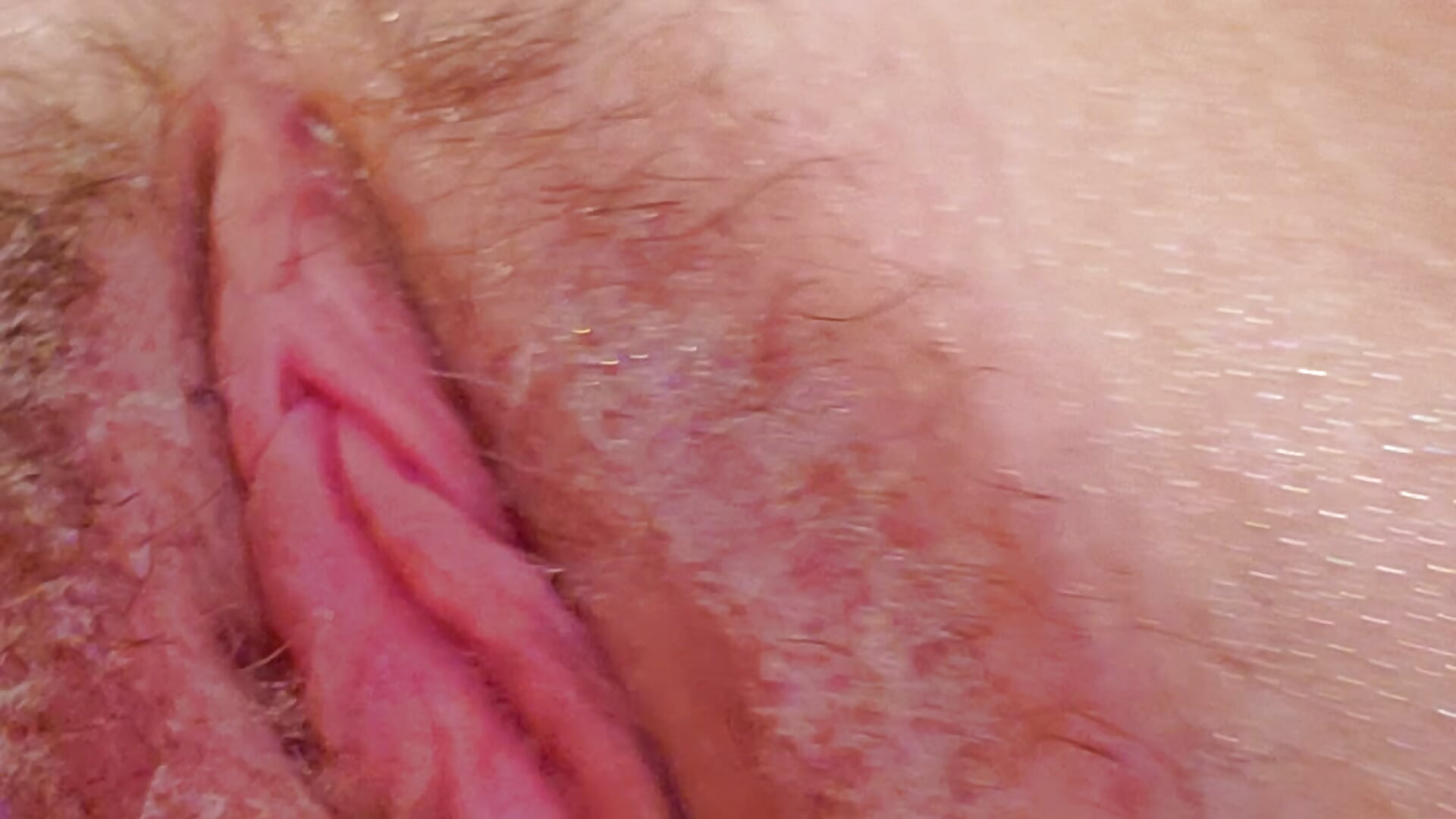 PUSSY PLAY IN THE WET BATH BUBBLES! - video by SweetandNaughty1 cam model